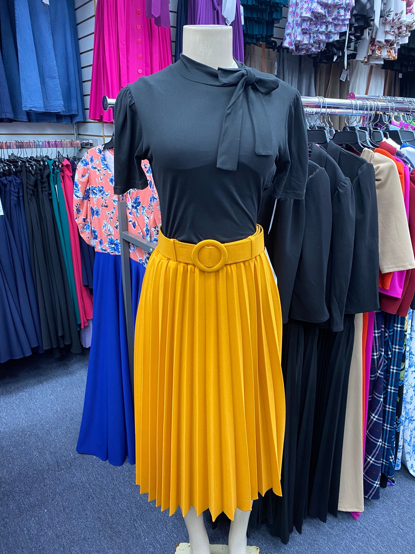 Leslie pleated Midi skirt Mustard